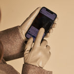 Ivy (beige) - Gants tactiles en cuir de mouton et doublure en laine/cachemire - Schwartz & von Halen FR - Gants en Cuir - 4