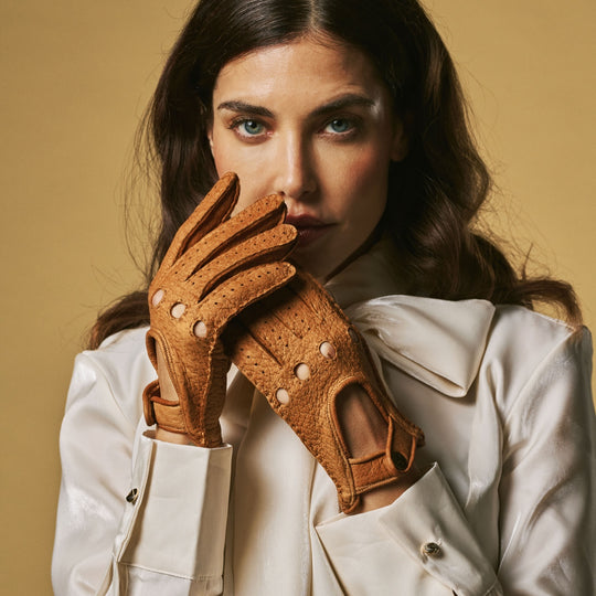 Cecilia (cognac) - Gants de conduite pour femmes en cuir de pécari exclusif