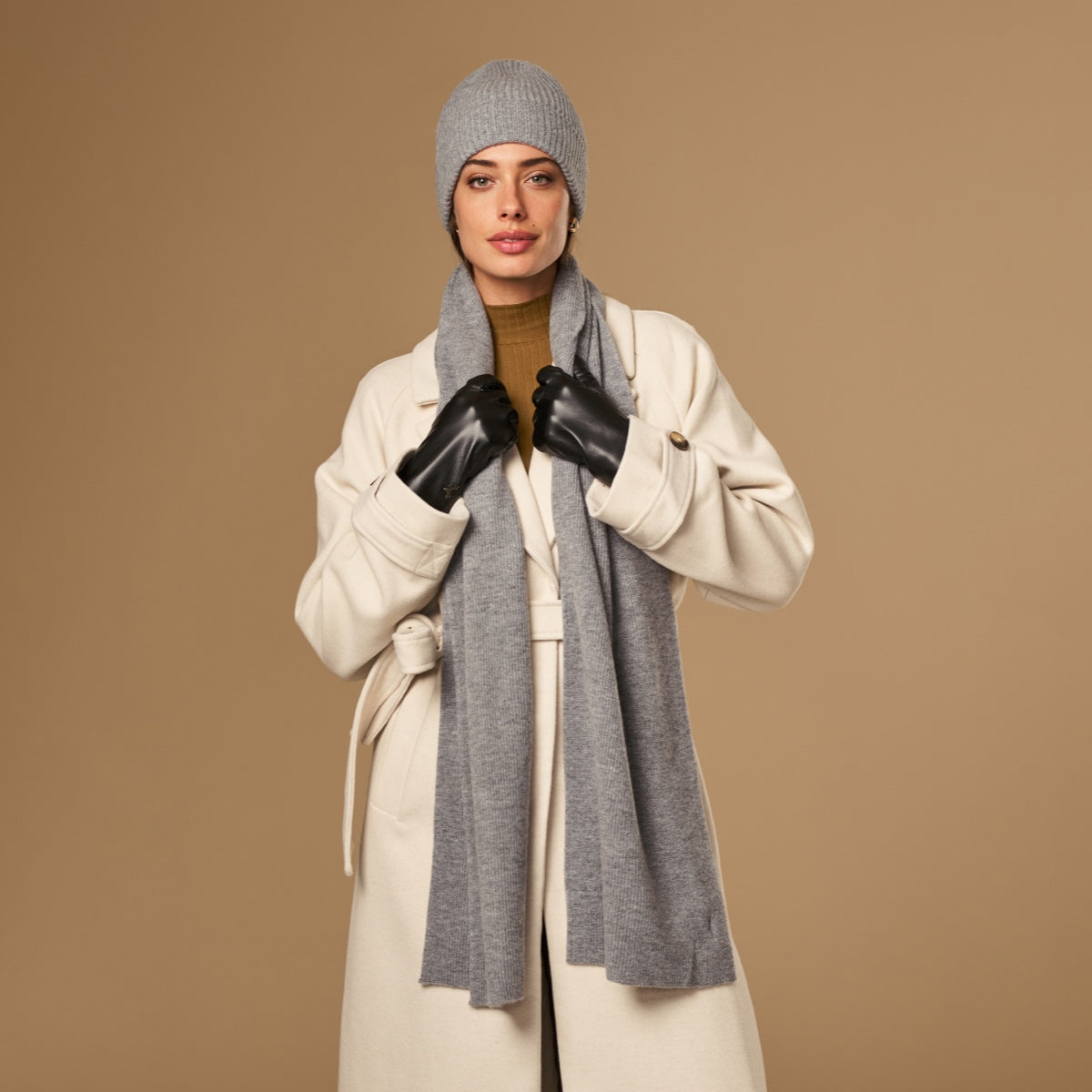 Charlie (gris) – luxueuse écharpe en laine mérinos douce (unisexe) - Schwartz & von Halen FR - 4