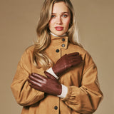 Jasmine (marron) - Gants pour femmes en cuir d'agneau doublés de fourrure de lapin luxueuse et fonction tactile.