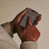 Jasmine (marron) - Gants pour femmes en cuir d'agneau doublés de fourrure de lapin luxueuse et fonction tactile.