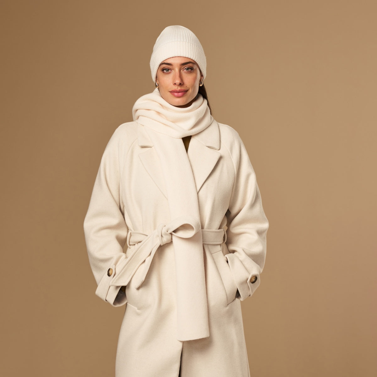 Charlie (crème) – luxueuse écharpe en laine mérinos douce (unisexe) - Schwartz & von Halen FR - 3