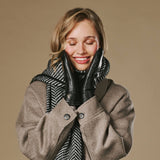 Veronica (noir) - Mitaines en cuir d'agneau pour femmes avec doublure en fausse fourrure et fonction tactile