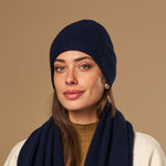 Mischa (bleu marine) – luxueux bonnet en laine mérinos douce (unisexe) - Schwartz & von Halen FR - 1