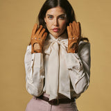 Cecilia (cognac) - Gants de conduite pour femmes en cuir de pécari exclusif