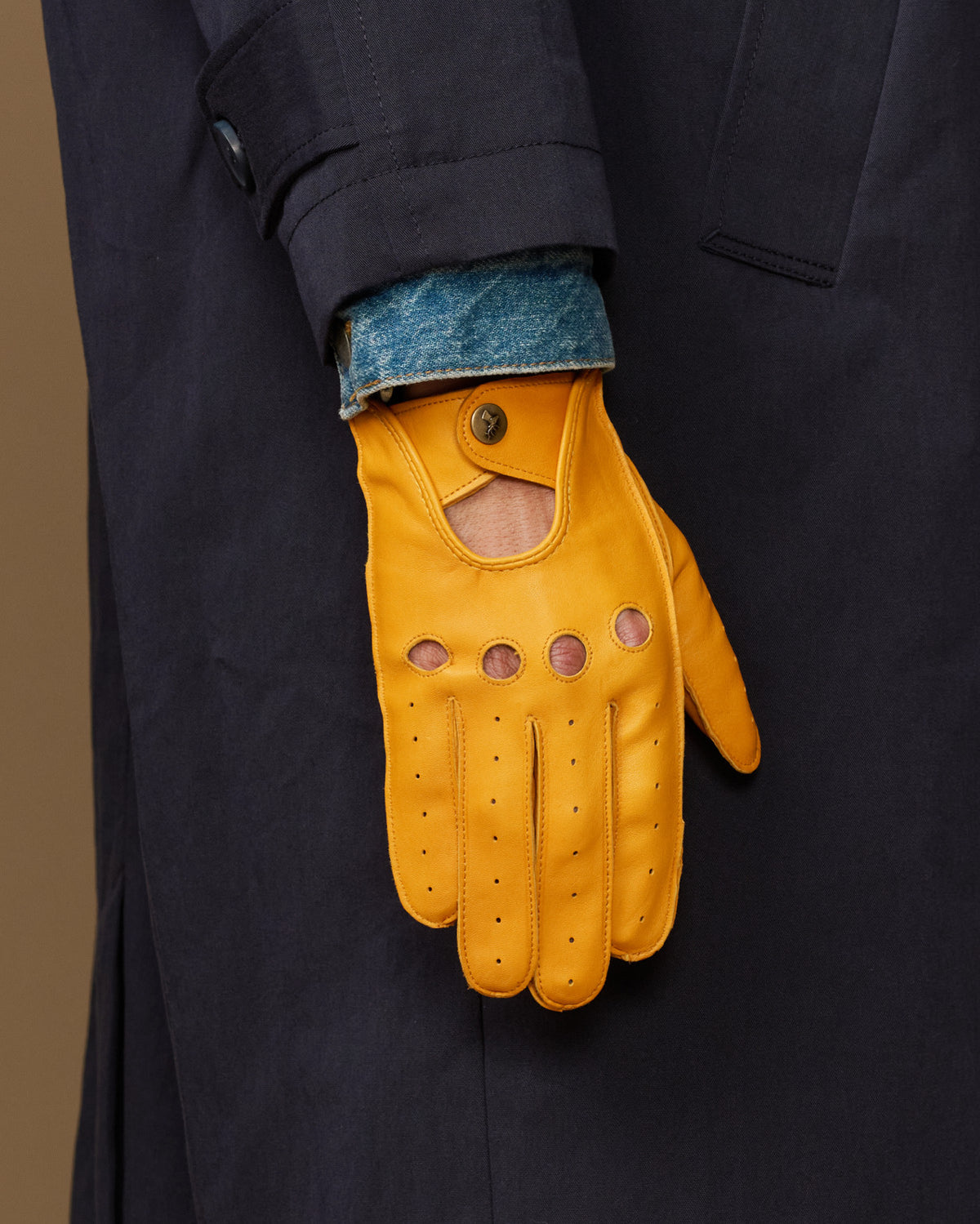 Men's yellow lambskin driving glove, denim lining cuff and finger seam stitching