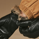 Jasmine (noir) - Gants pour femmes en cuir d'agneau doublés de fourrure de lapin luxueuse et fonction tactile.