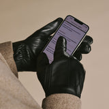 Jasmine (noir) - Gants pour femmes en cuir d'agneau doublés de fourrure de lapin luxueuse et fonction tactile.