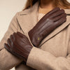 Julia (marron) - Gants en peau de chèvre avec luxueuse doublure en fausse fourrure & fonction écran tactile