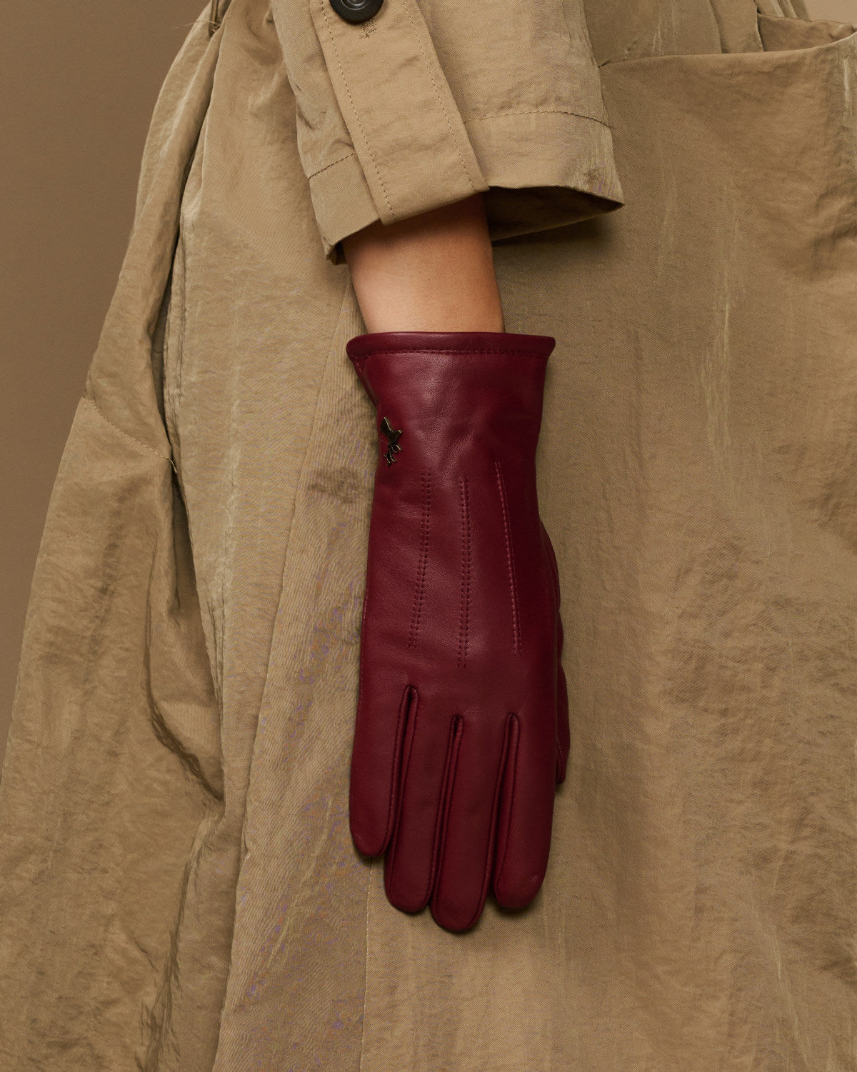 Bordeaux leather gloves with close-up fleece-lined cuff and stitched seams
