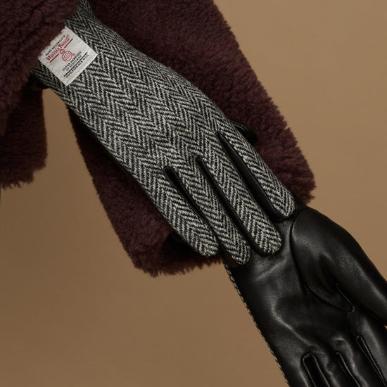Women's herringbone tweed gloves and black leather hand panel
