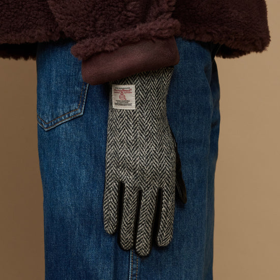 Women's herringbone tweed gloves with black leather fingers