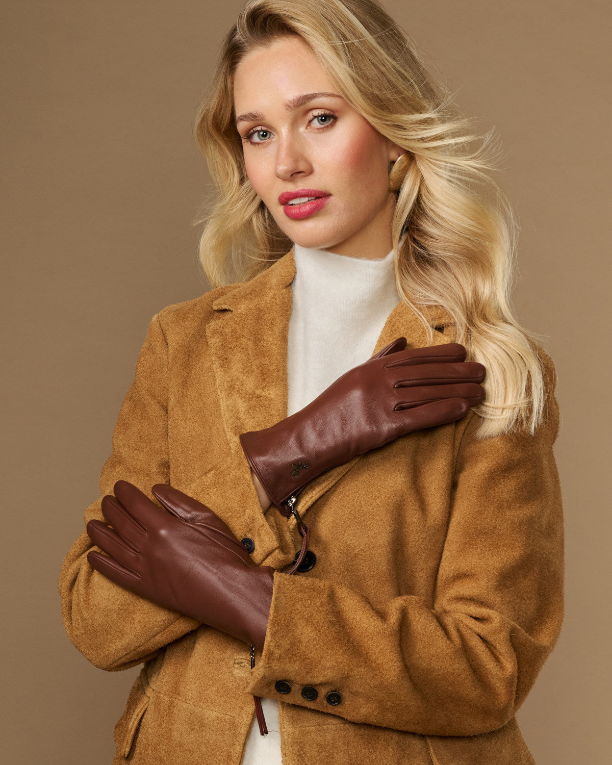 Women’s brown lambskin leather gloves with cashmere lining, side zip, touchscreen