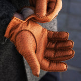 Benedict (cognac) - Gants exclusifs pour hommes en cuir de pécari, doublés de cachemire